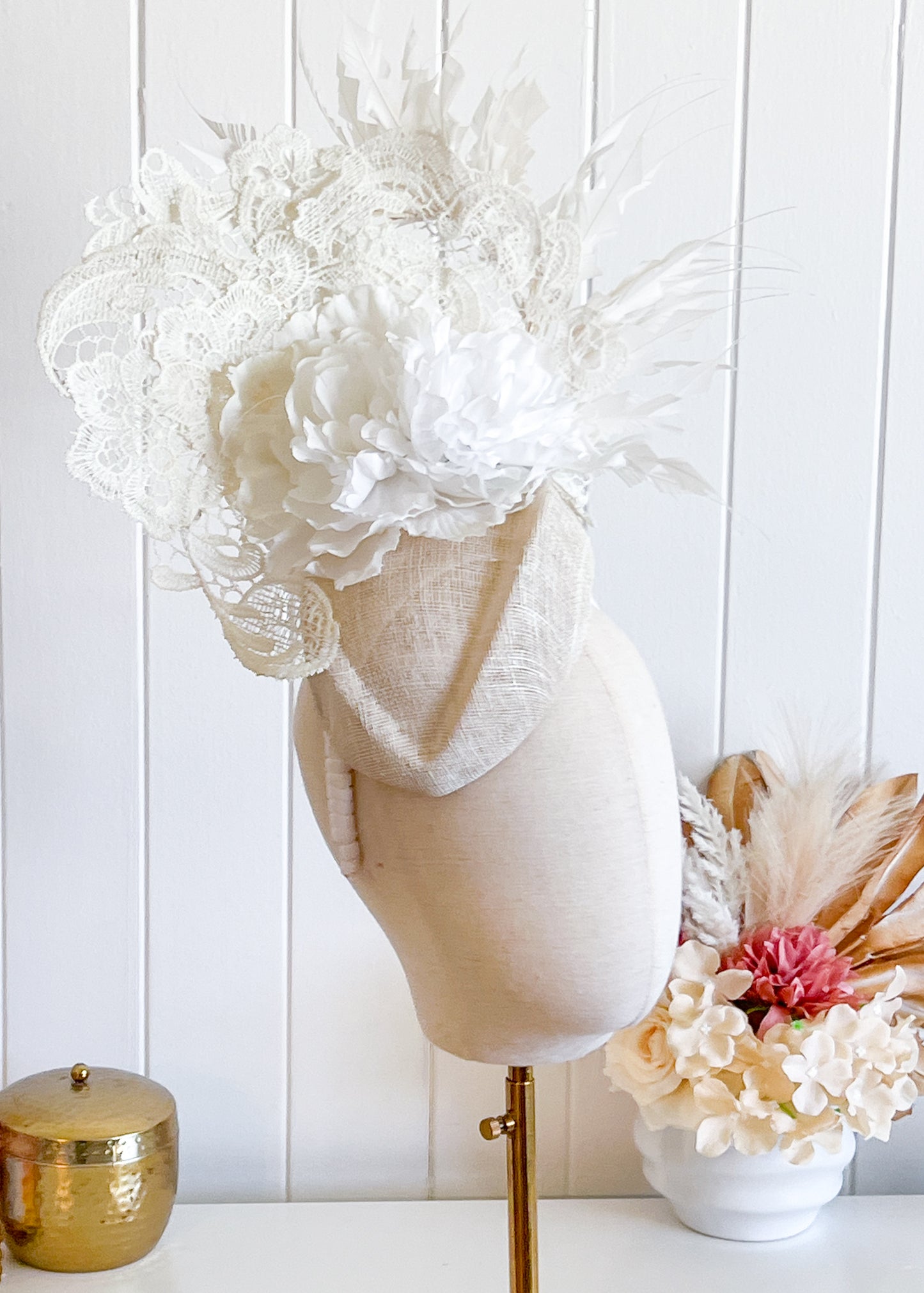 "Amaris" White Lace Fascinator
