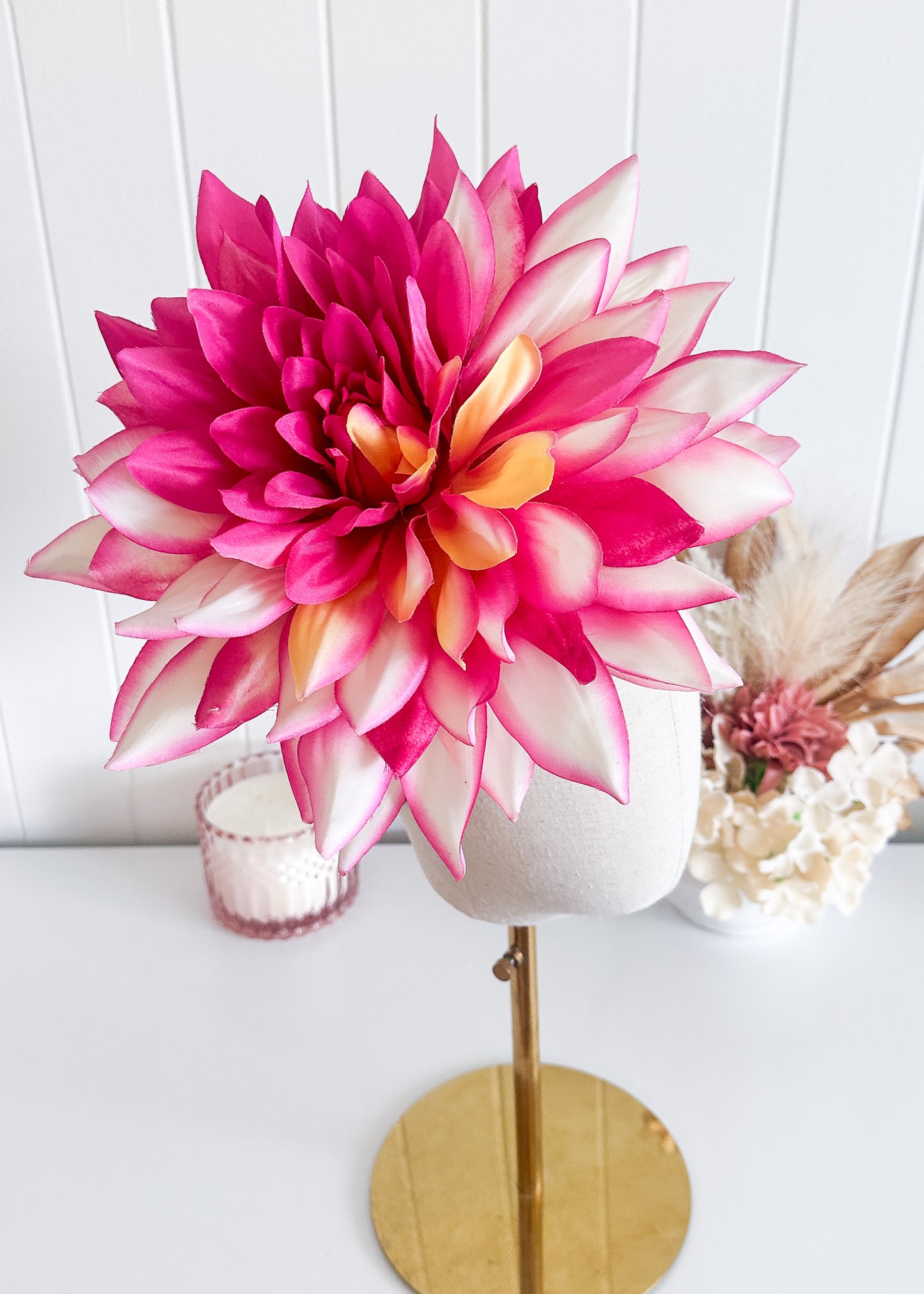 “Helda" Fuscia & White