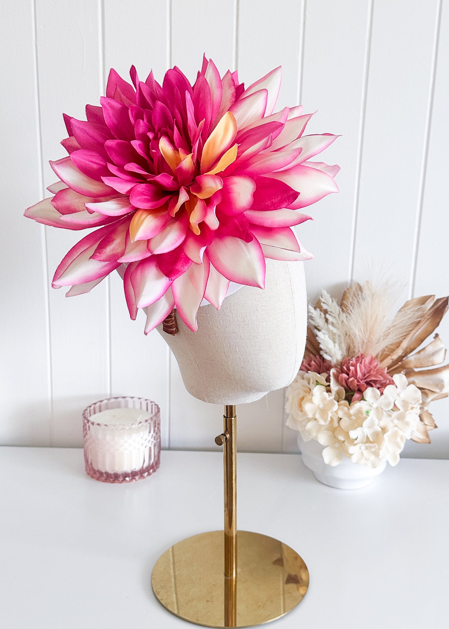 “Helda" Fuscia & White