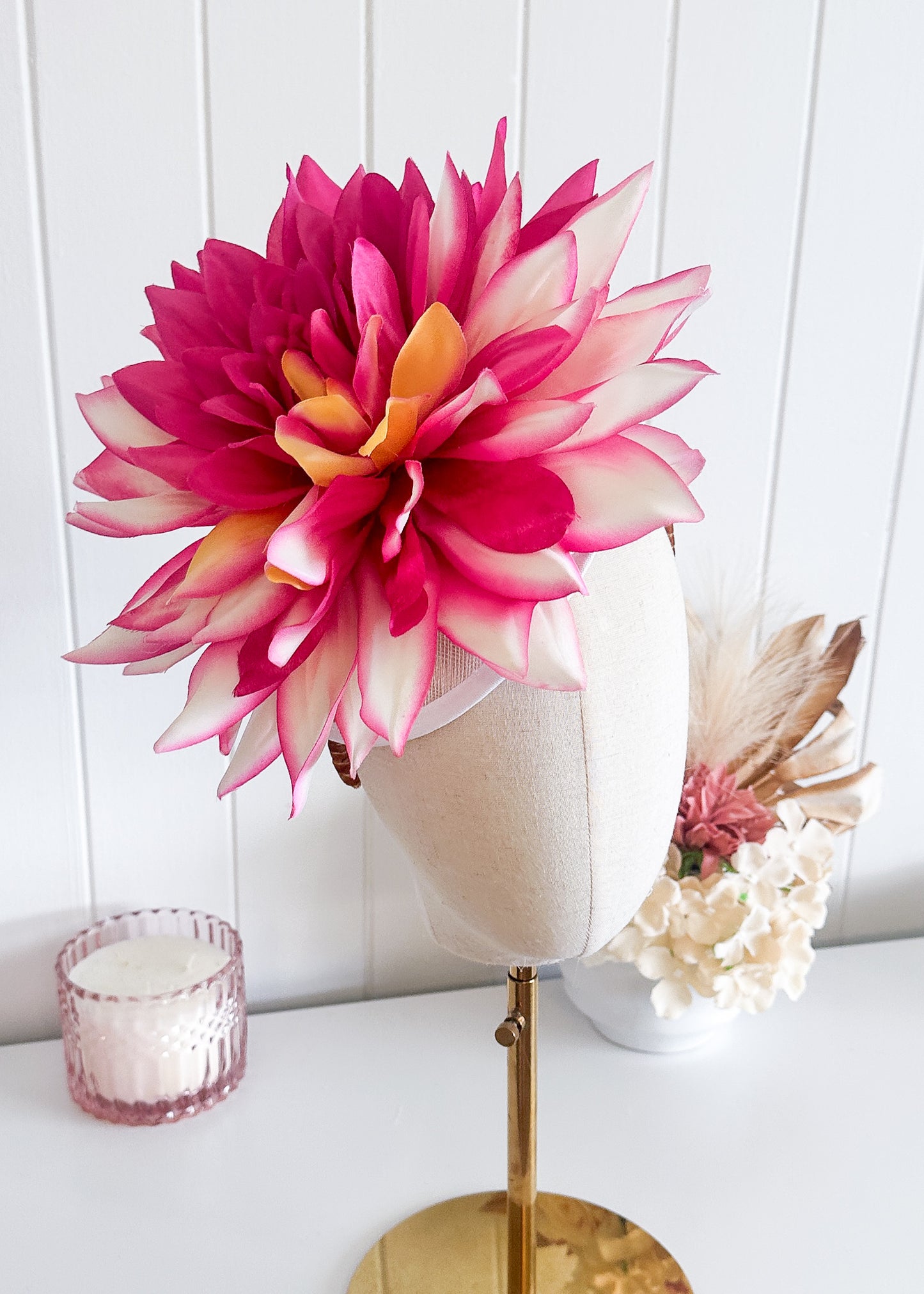 “Helda" Fuscia & White